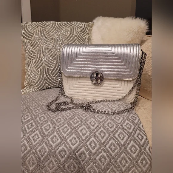 Tory Burch quilted leather shoulder bag - Picture 3 of 15